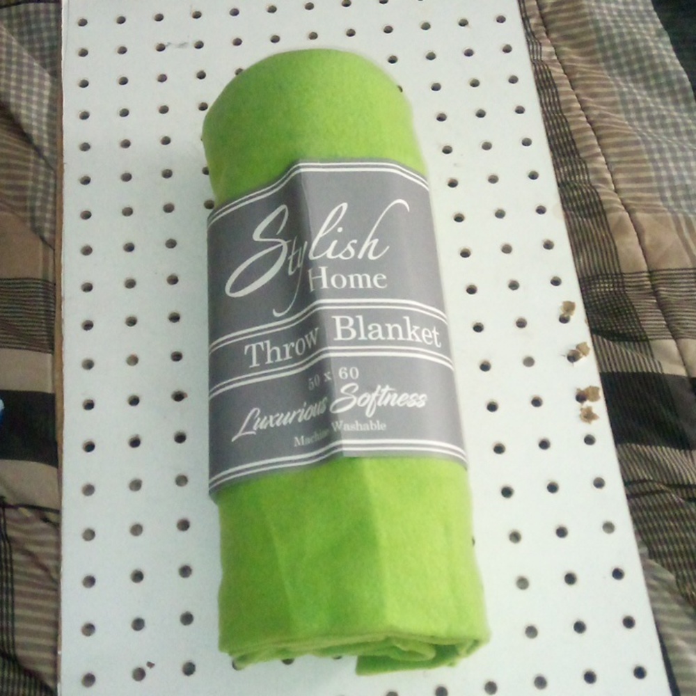 🆕 Green 💚 Luxury Softness Throw Blanket *@SIZE: 50" X 60"